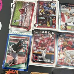 MLB Baseball Cards Lot