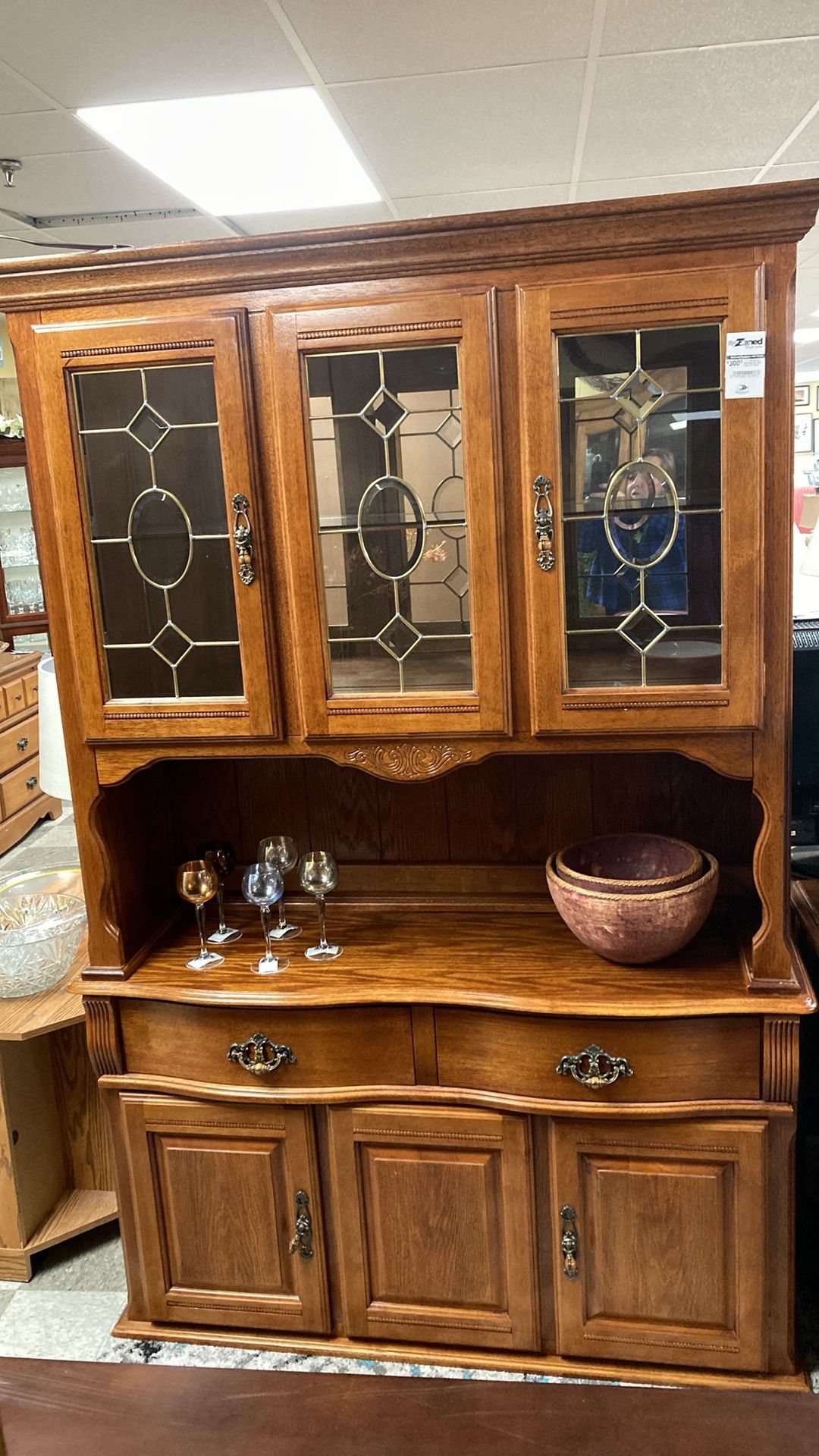 Carmel Breakfast Bar Bow Front W/ Hutch 