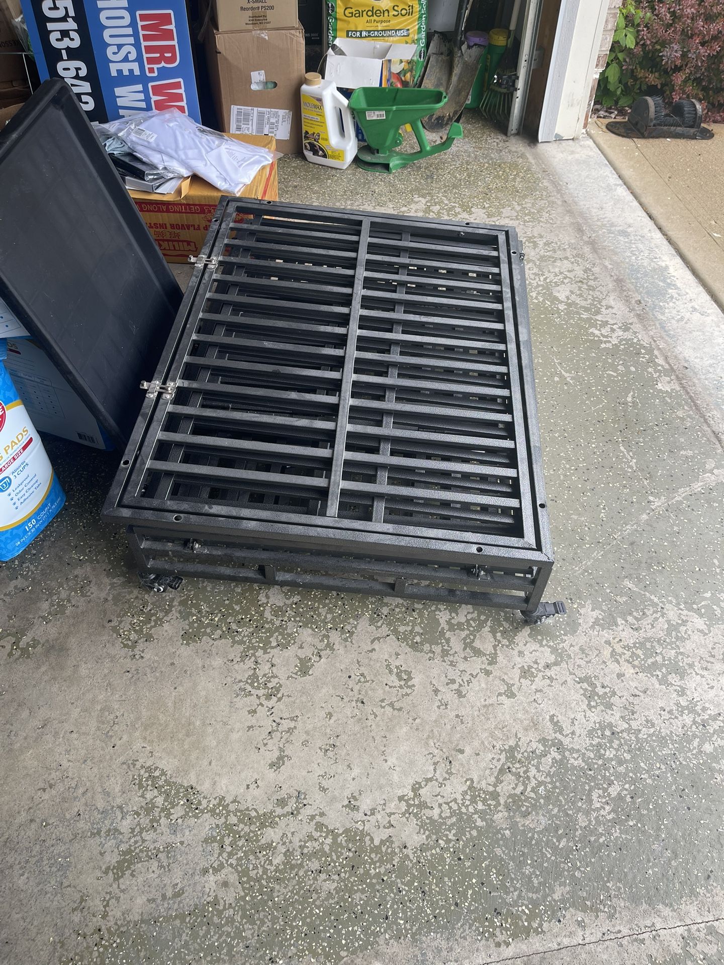 Metal Dog Kennel