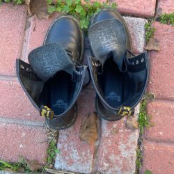 Women Dr. Martens 