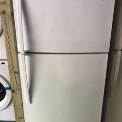 33” XTRA WIDE WHITE WHIRLPOOL TOP FREEZER & BOTTOM FRIDGE