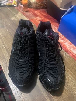 Nike Shox Black Low-Top Sneakers