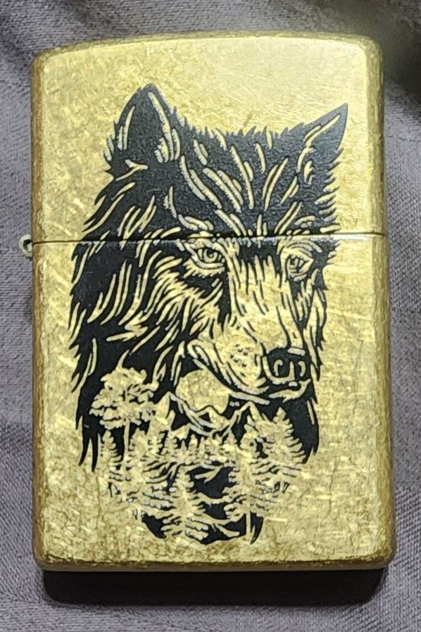 ZIPPO MADE IN THE USA GOLD  WOLF