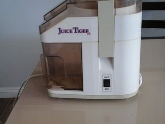 White Electric Centrifugal Juicer