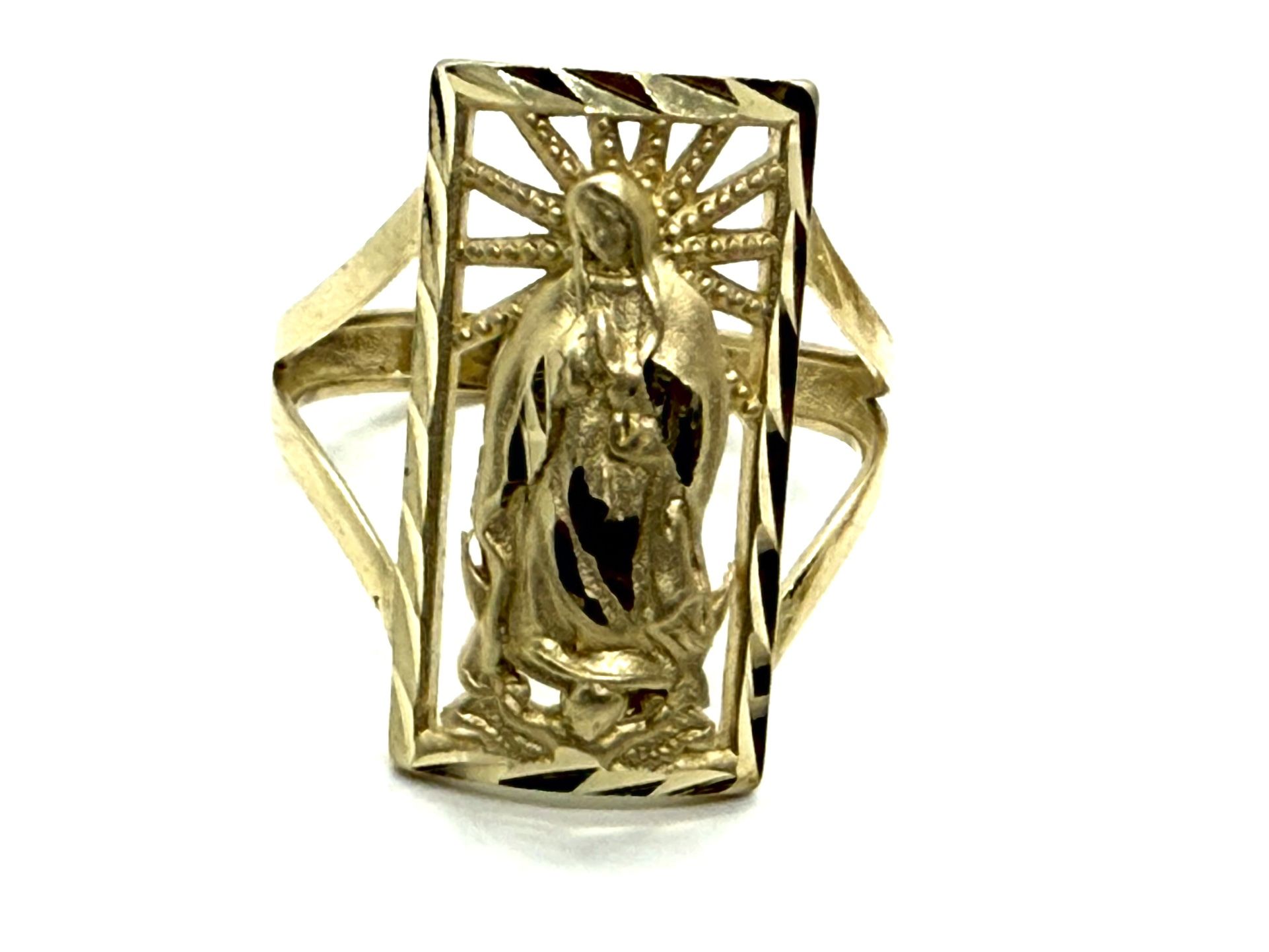 14k SOLID GOLD YELLOW GOLD SQUARE VIRRGIN MARY RING SIZE: 8. Grams : 4.2