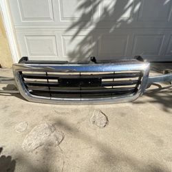 GMC Sierra Front Grill 2004 