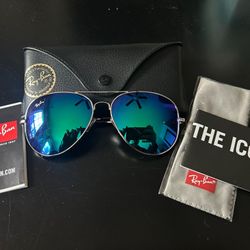 Ray-Ban Aviator Sunglasses 