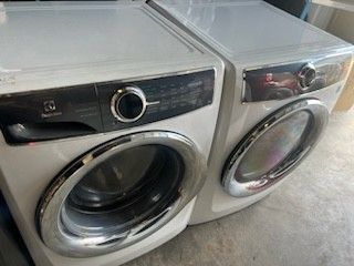 Electrolux electric front load 220 volts with 3 months warranty free delivery in the Oakland area outside the Oakland area there a charge depends on t