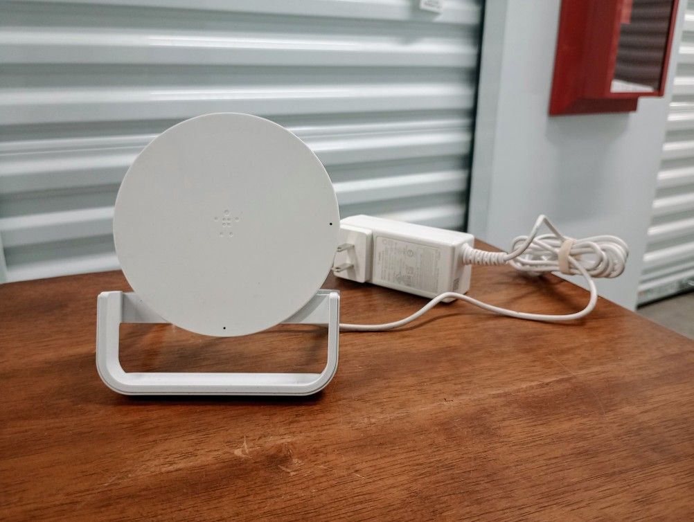 Belkin Boost Up Wireless Charging Stand 10W – Qi Wireless Charger for iPhone XS, XS Max, XR / Samsung Galaxy S9, S9+, Note9 / LG, Sony and more (White