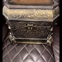decorative, vintage-style wooden treasure chest or jewelry box   velvet lining 
