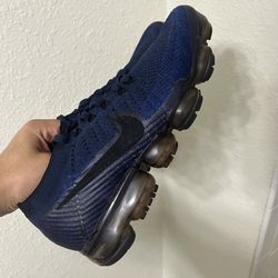 NIKE VAPORMAX SIZE 9.5