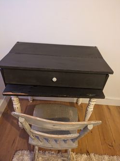 Vintage Desk With Slide Out Top And Pull Over Top. 
