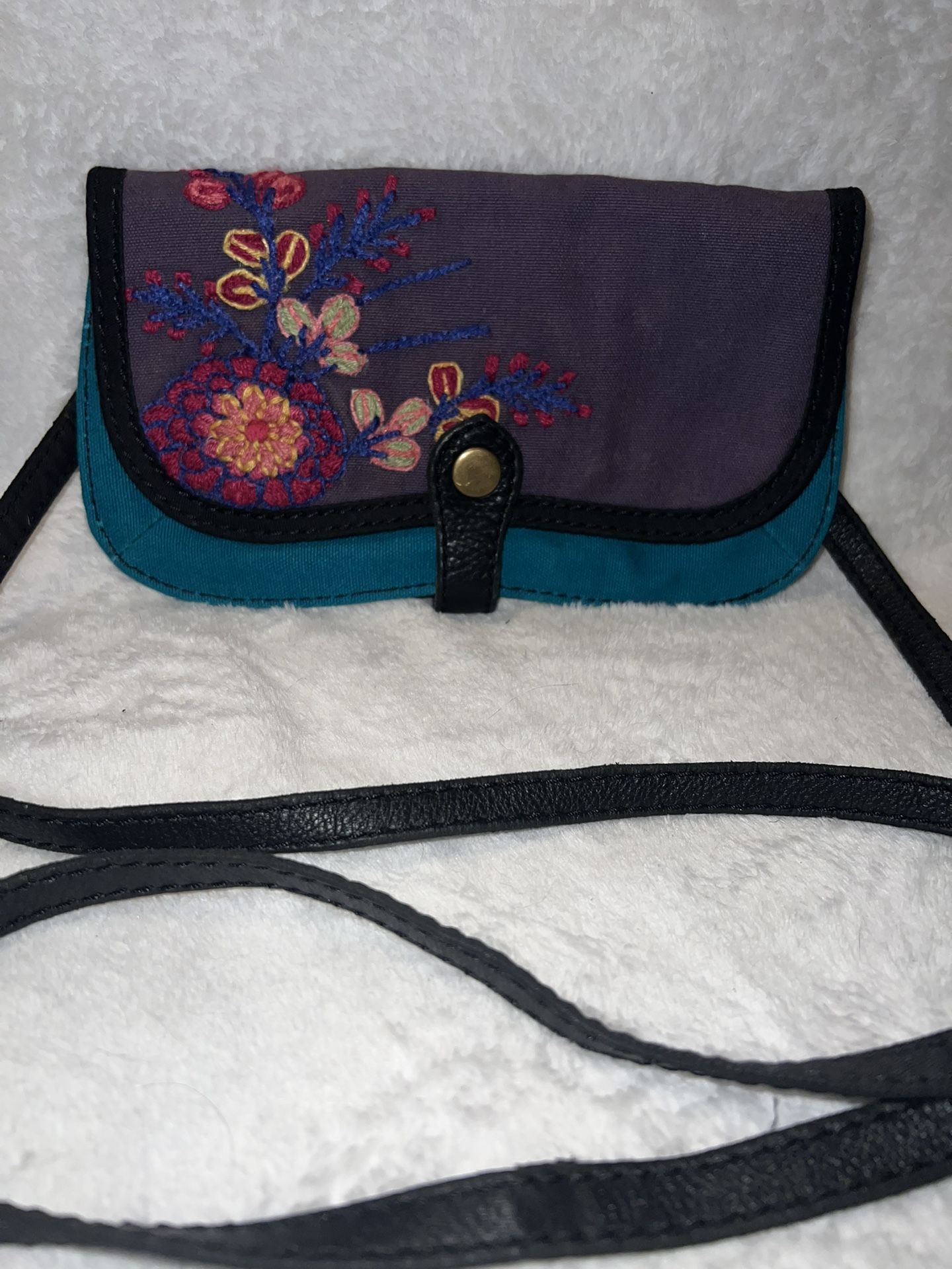 Lucky Brand • RARE HTF Y2K Vintage Cotton Leather Embroidered Crossbody Bag