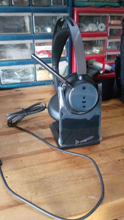 POLY NOICE CANCELING HEADSET $40 OBO
