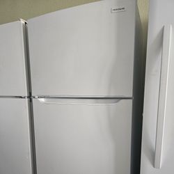 2024 Frigidare Refrigerator Working Perfectly Fine Very Clean I Can Deliver To You 90 Days Warranty 