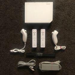 NINTENDO WII With 33 WII GAMES MARIO KART,MARIO PARTY,ZELDA,WII SPORTS,LUIGIS MANSION and More