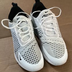Size 7.5 Air maxes Nike