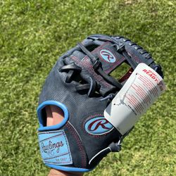 New Rawlings Heart of the Hide 11 1/2” Right Hand Throw Baseball Glove