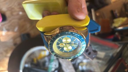 Invicta aviator skyshock