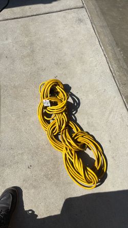 Industrial hundred foot extension cord, heavy duty