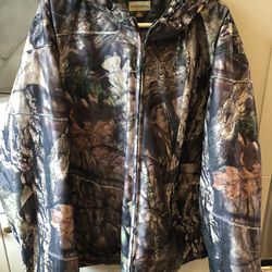 Camo For Cold Weather Hunting 2 PC - Jacket 2XL, Pants XL. LIKE NEW