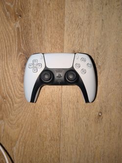 White ps5 controller