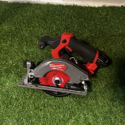 M12 FUEL 12V Lithium-Ion Brushless 5-3/8 in. Cordless Circular Saw