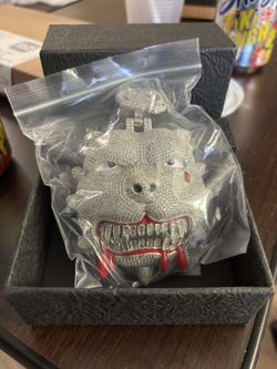 Bulldog medalion with chain