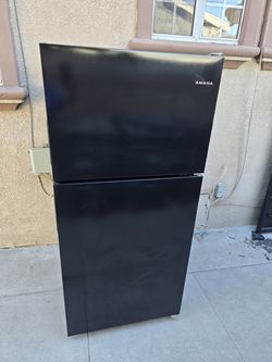 30x30x66 Amana Fridge Black 18cuft 3 Months Warranty