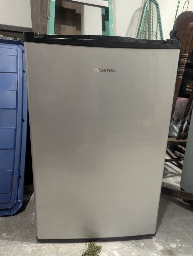 Hisense Mini Fridge