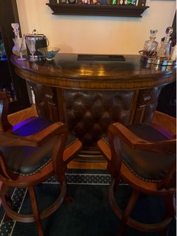Vintage Bar with Stools