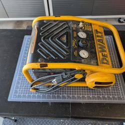 #19 DeWalt D55140 1-Gallon Trim Air Compressor – Fair / Works