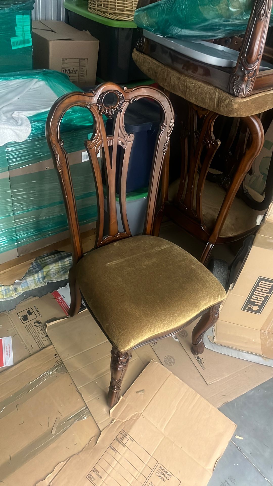 full set dinning room table chairs x2 with x1 leafs