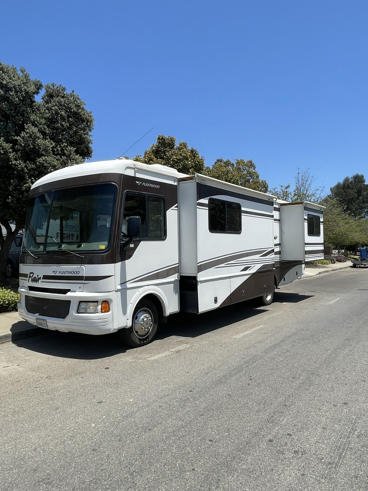 2005 Ford Flair Fleetwood
