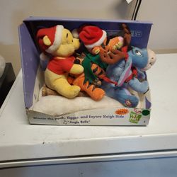 Winnie The Pooh Christmas Themed Singing
