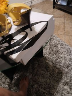 Yellow  heals nine west