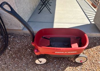 Radio Flyer Red Plastic Kids Wagon