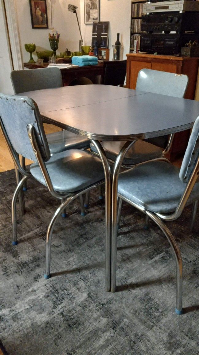 Formica Table Top And 4 Chairs