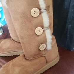 ugg boots sz 2y kids sz