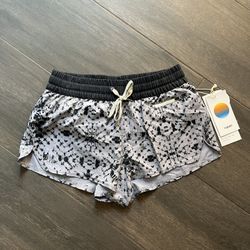 Vuori Shorts - NEW