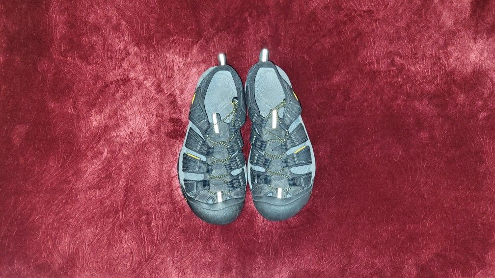 KEEN Adult Men's Size 9.5 Outdoor/Sport A Dals Fisherman's Style Excellent Condition Price Is Firm Cash Only 