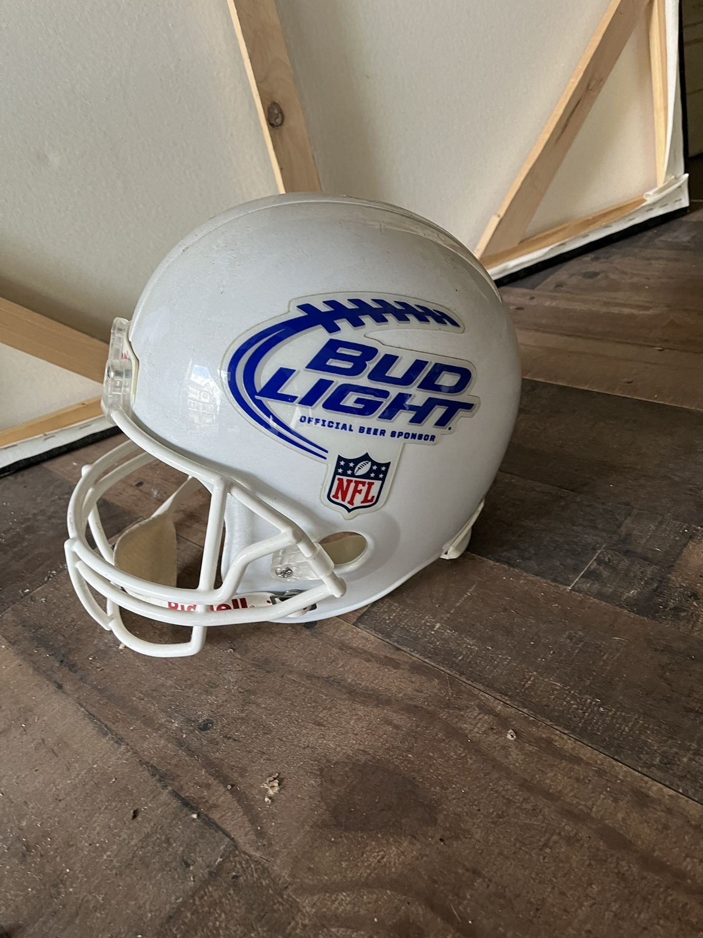 budweiser football helmet speaker Bluetooth Can Portable Wireless Audio Stereo Speaker Official Travel Music Player Outdoor Universal Music Box for All Devices Surround Sound System Red Bud : Electronics Huge Budweiser Display Football Helmet