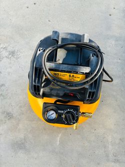 Dewalt 6 Gal. 165 PSI Portable Electric Pancake Air Compressor