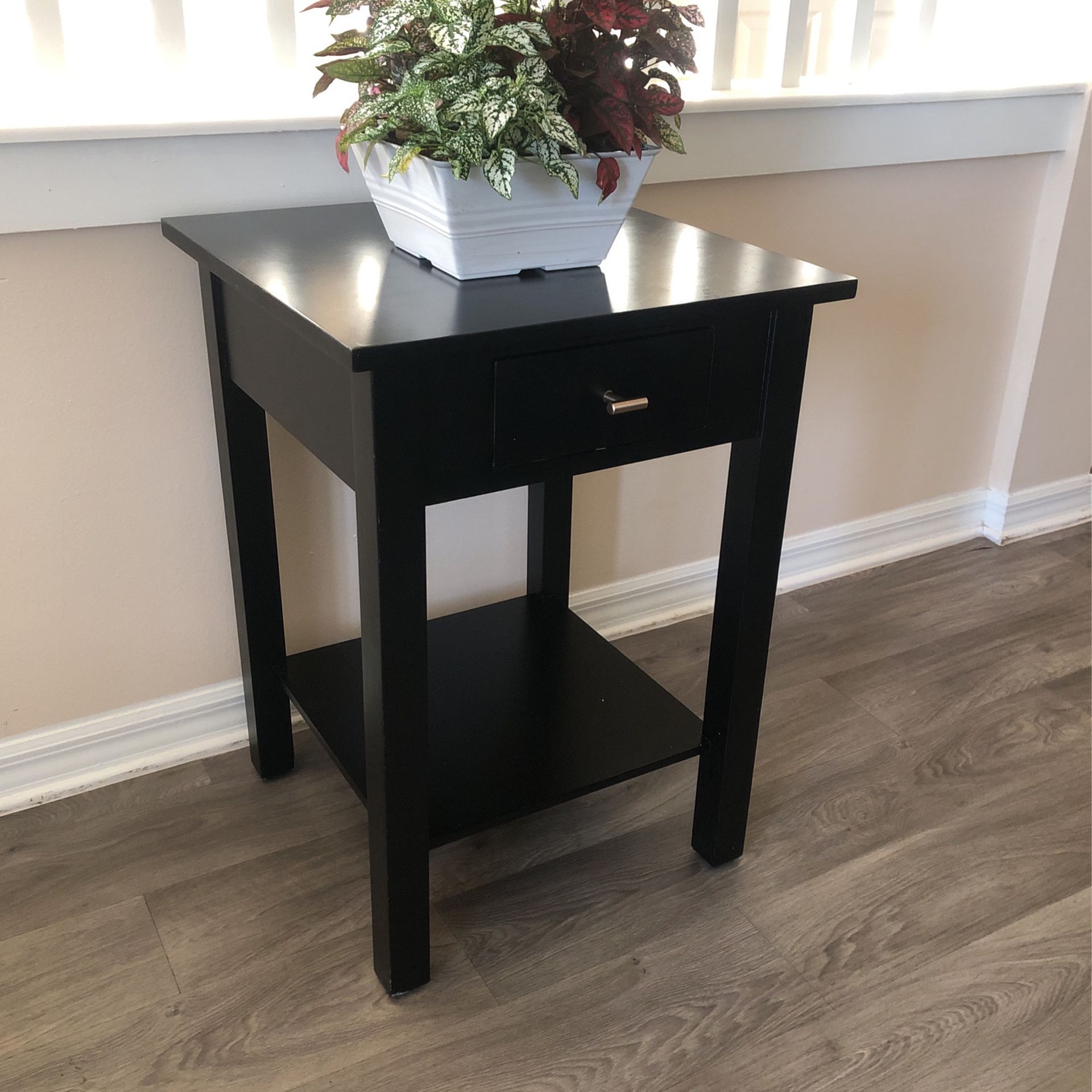 End Table/ Cornet Table/ Nightstand/ Black/ Solid Wood