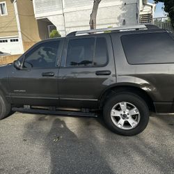 2005 Ford Explorer