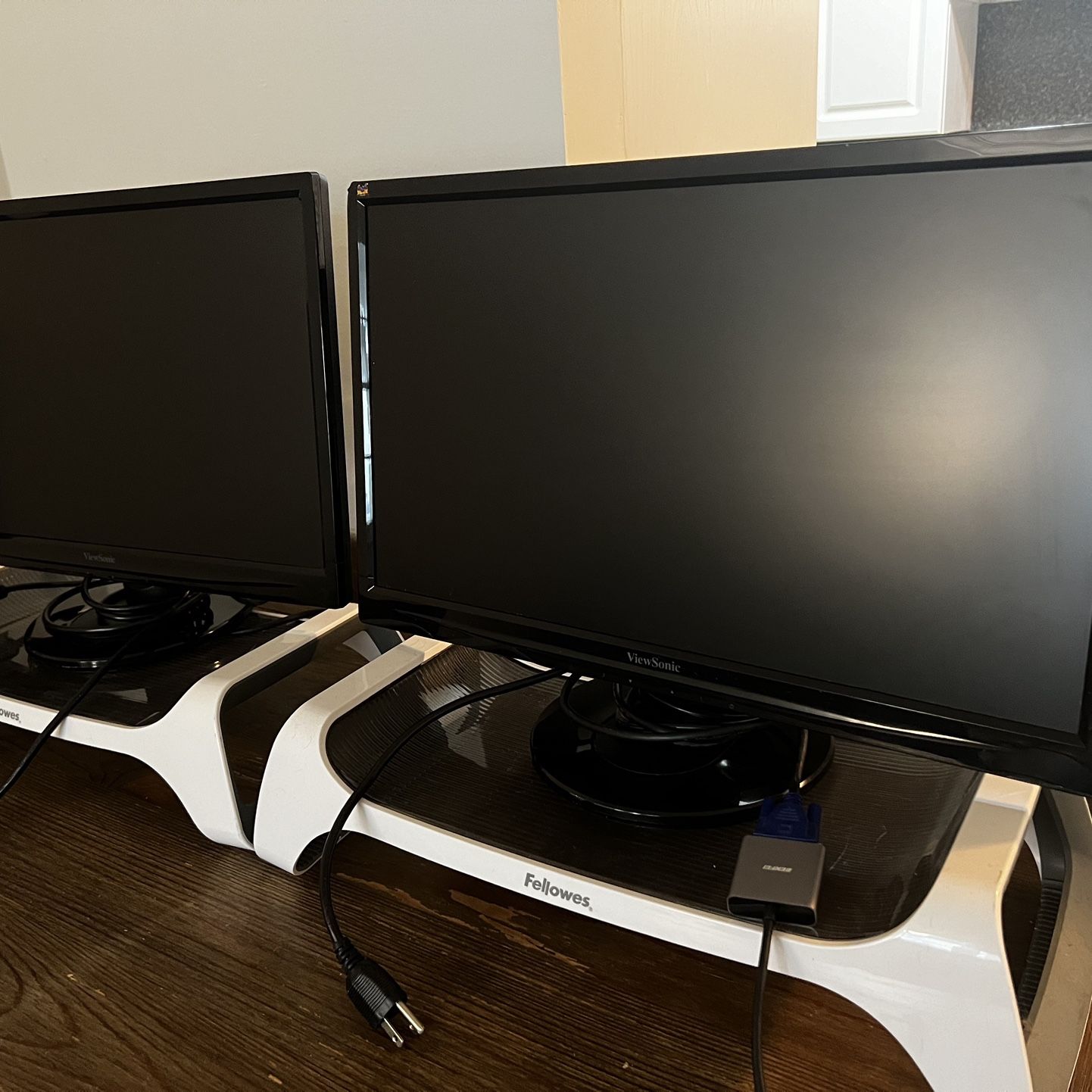  2 Viewsonic 23 inches Monitors + 2 stands + 2 VGA to USB Adapters + office trays