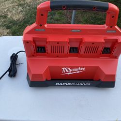 Milwaukee Fast Charger 