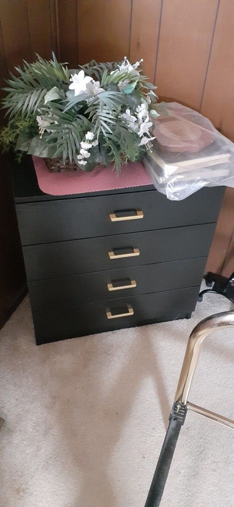 Little DRESSER