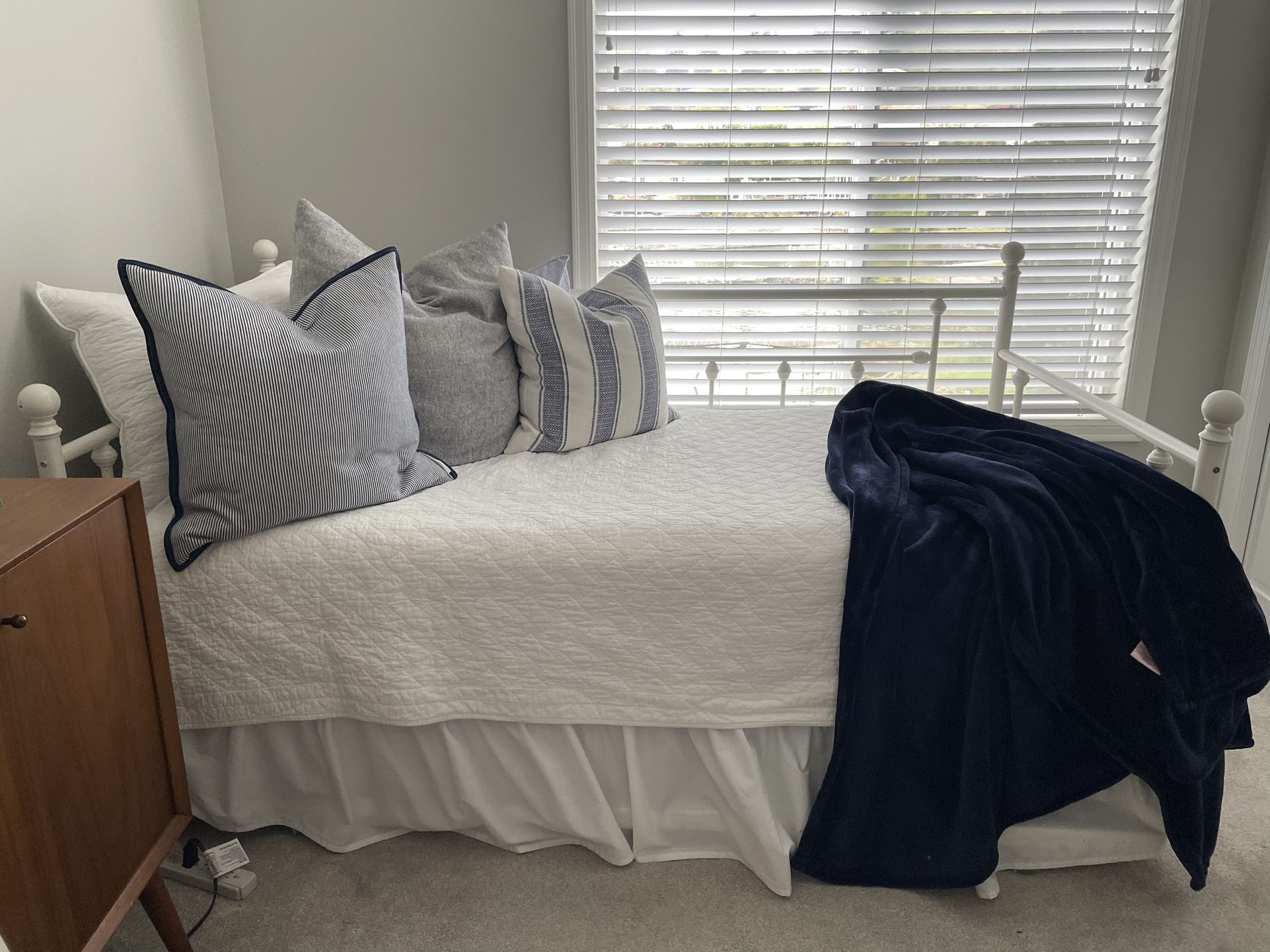 Trundle Bed With 2 Twin mattresses