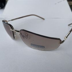 Burberry Sunglasses W/ Case Made In Italy Like New!!